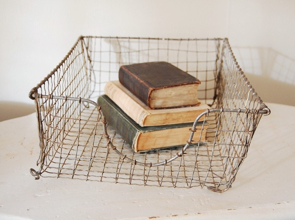 Deep Crinkled Wire Desk Basket