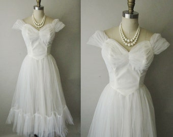 50's Wedding Dress // Vintage 1950's White Tulle Lace Strapless Wedding Dress Gown XS