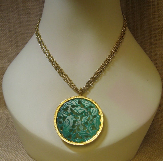 BIG BOLD Beautiful Faux Jade & Gaudy Gold Necklace DISCO