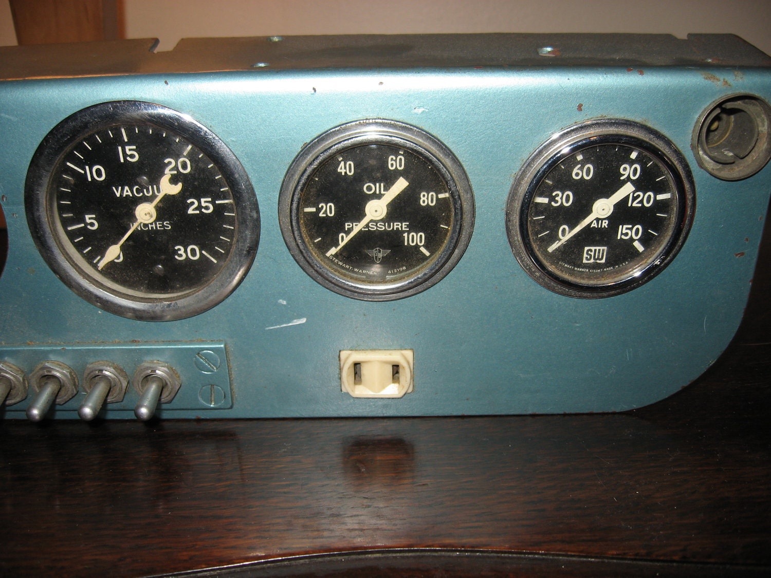 Vintage Stewart Warner instrument gauge cluster