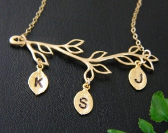 Mother Day Family Tree Necklace, Three Initial Necklace, Mother's Necklace, Grandmother Necklace Gift, Sister Necklace, Monogram Necklace
