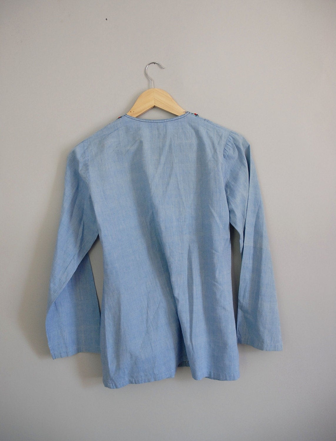 Chambray Blouse / 70s Peasant Top / Floral