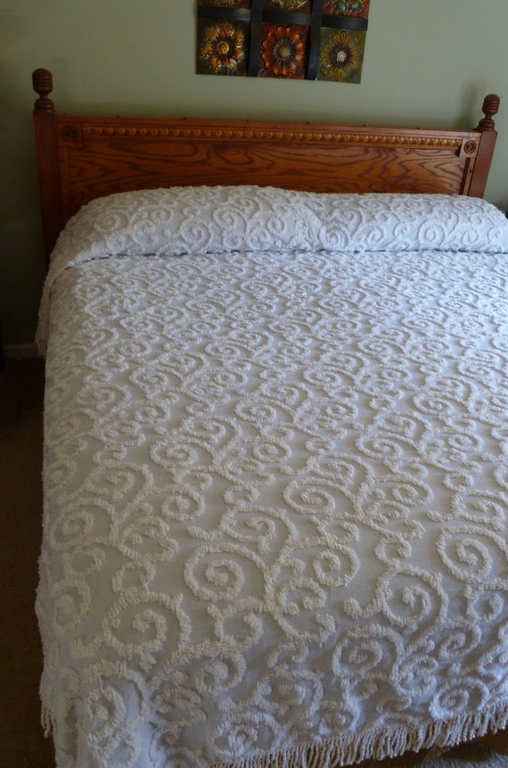Vintage Chenille Bedspread QUEEN/KING Scroll Design Like