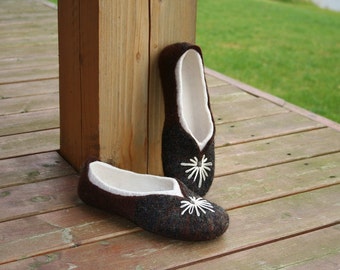 Handmade women slippers - house shoes, felted slippers, wool slippers, wool shoes, wolle pantoffel, Mother's day gift - Easter gift