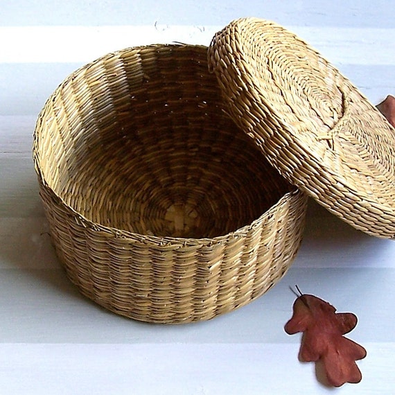 Vintage Woven Reed Basket Round with Lid