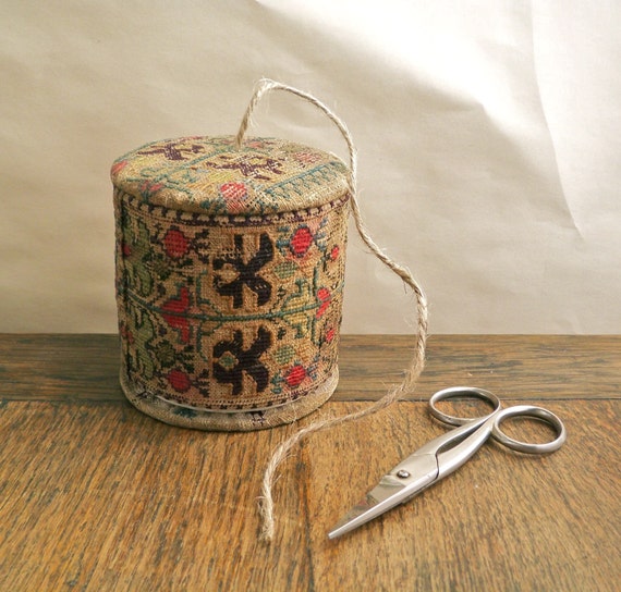 embroidered string dispenser