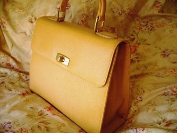 Reserved....Vintage COACH Gramercy KELLY convertibe leather