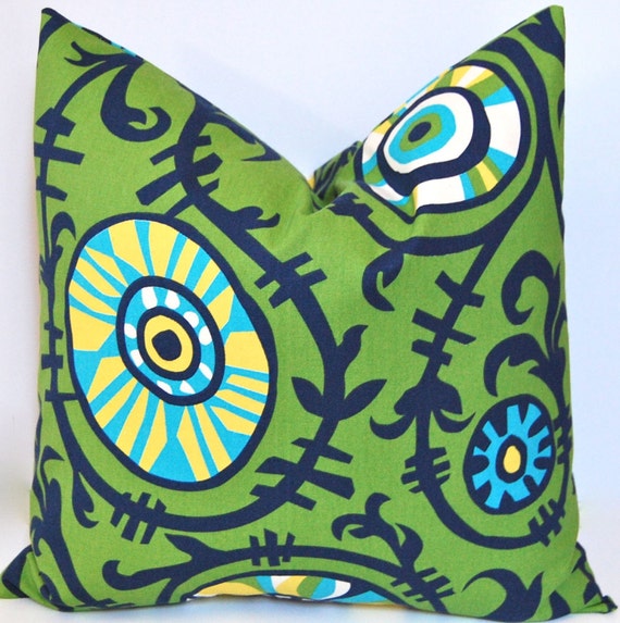 Items similar to Decorative Pillows Kelly Green 20 x 20 Accent Pillows