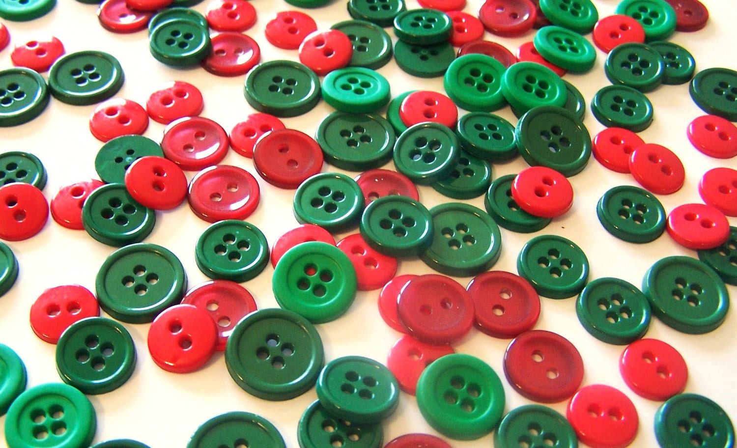 100 Red and Green Buttons Bulk Christmas Buttons by valstreasures