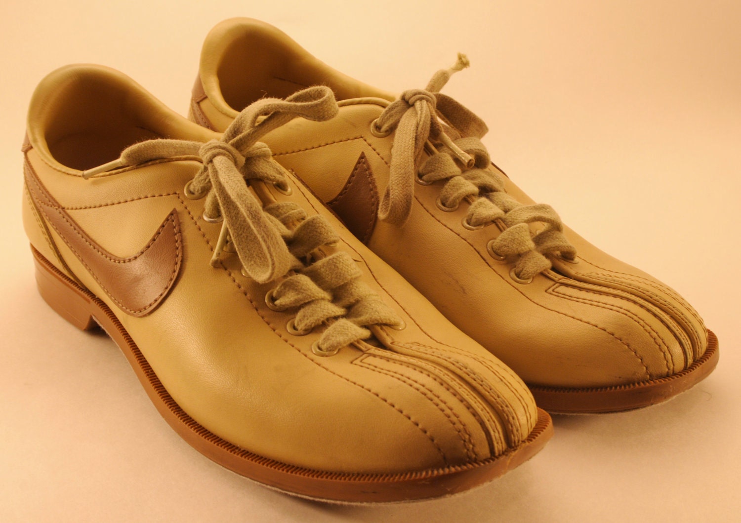 Vintage Early 80's Nike Bowling Shoes. Size Women's 8