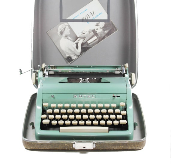 Vintage Royal Quiet DeLuxe Manual Typewriter: Sea Green