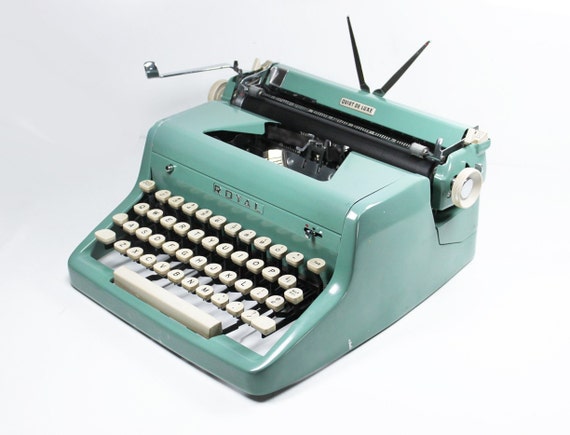 Vintage Royal Quiet DeLuxe Manual Typewriter: Sea Green