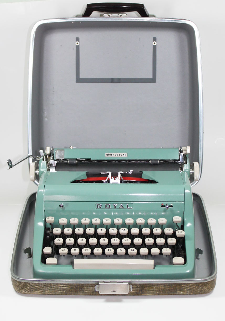 Vintage Royal Quiet DeLuxe Manual Typewriter: Sea Green