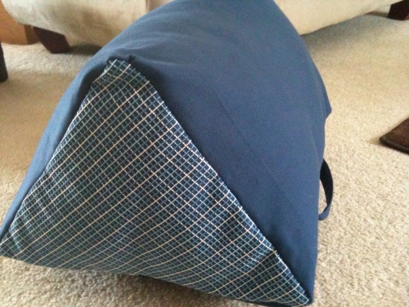 triangle pillow wedge