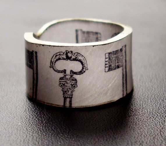 Items similar to Skeleton Key Ring Choose Your Size on Etsy