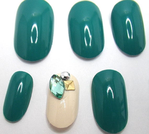 Stick On 3D Nails Emerald Gems Oval