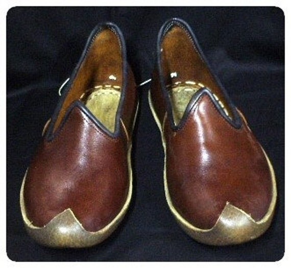 Items similar to HANDMADE OTTOMAN SHOES on Etsy