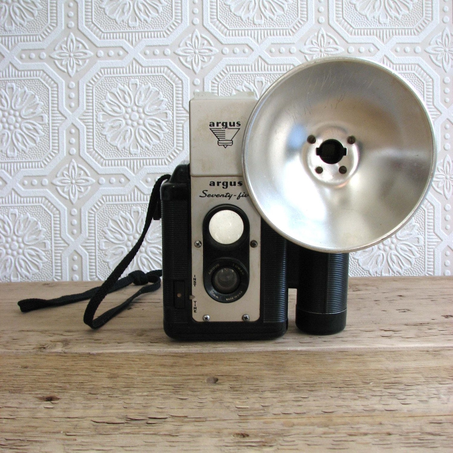 Vintage Argus 75 Camera w/ flash