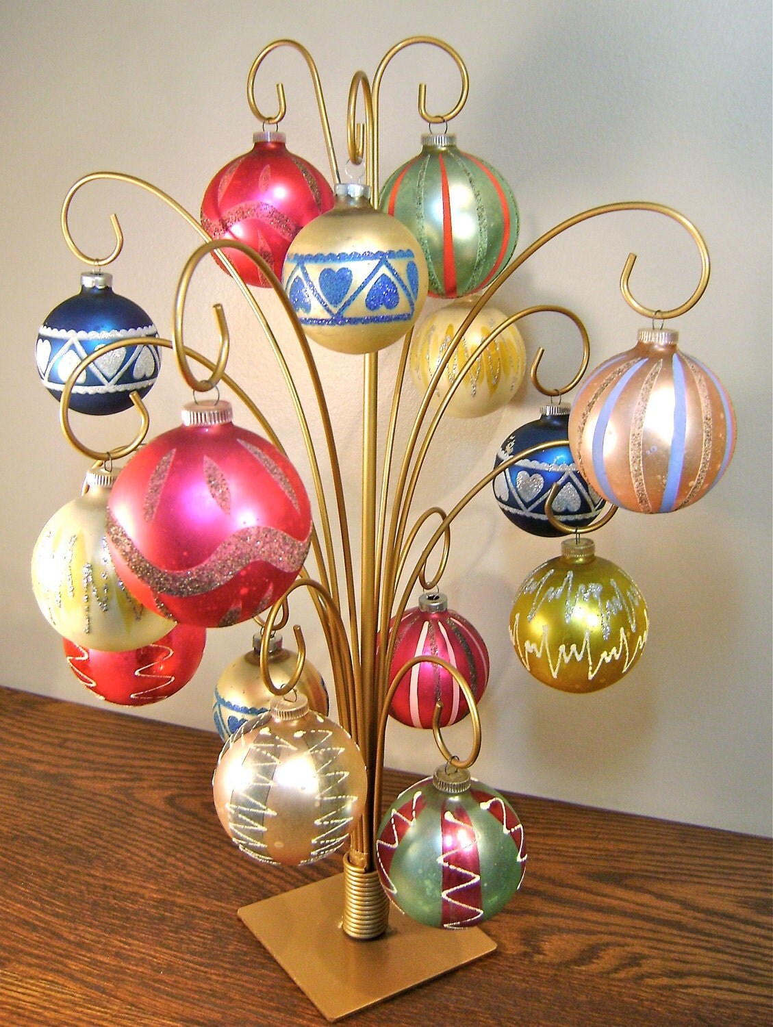 15 Vintage Colorful Ornaments