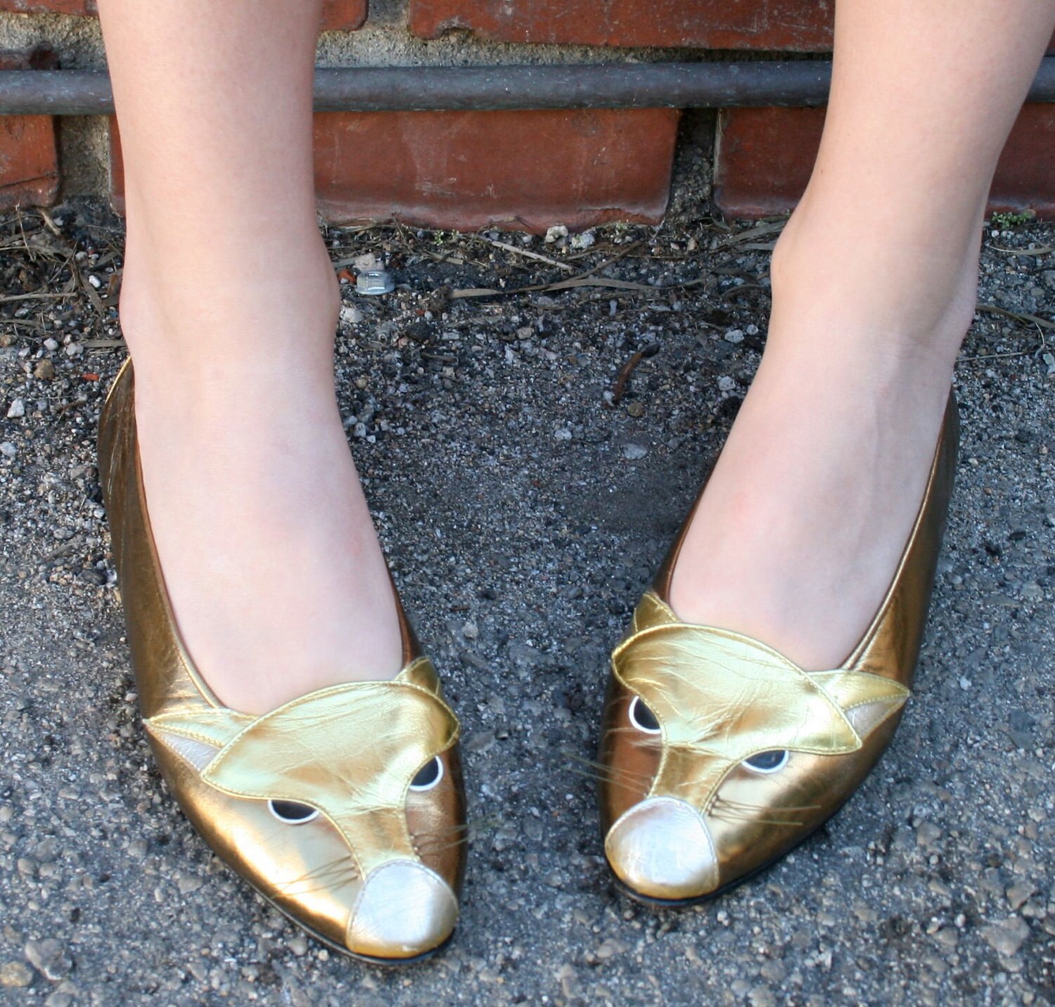 Cat shoe in gold and copper by VioletSundayVintage on Etsy
