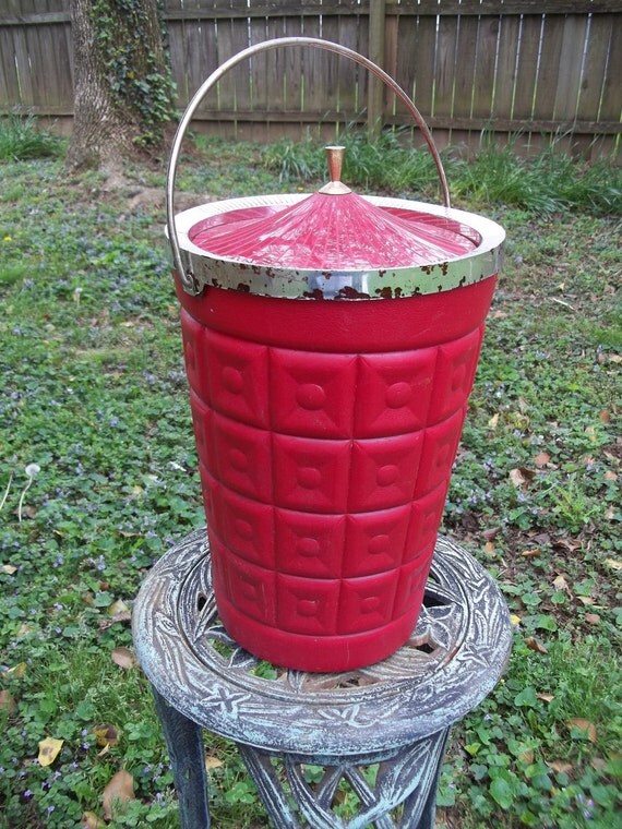 Items similar to Vintage Large Red Plastic Ice Bucket Lustro Ware on Etsy