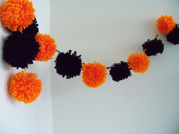 Black and Orange Halloween Yarn Pom Pom Garland | Pompom Bunting | Pompom Garland | Pompom Decoration | Halloween Decor | Mantle Garland Il_570xn