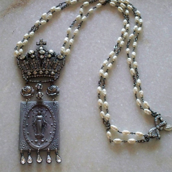 Items similar to Glitters In The Snow Collection Queen Mary Necklace