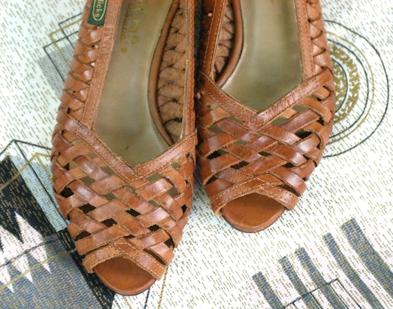 Classic Woven Leather Peep Toe Vintage Sandals with Low Heel