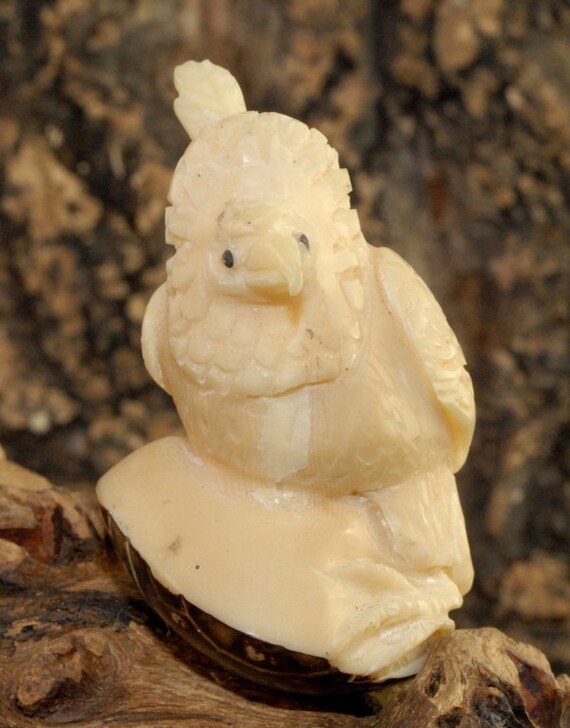 Hand carved Old Tagua Palm Ivory Bird Figurine TN9548