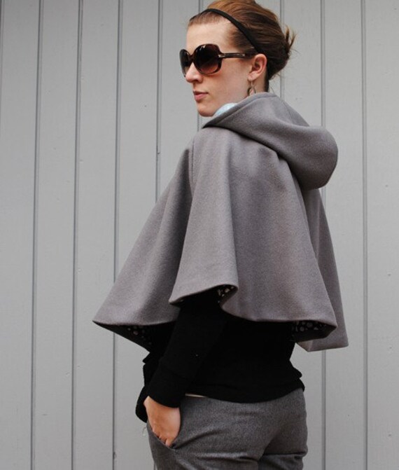 Fully lined hooded wool capelet medium/large