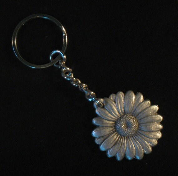 Pewter Daisy Flower Key chain