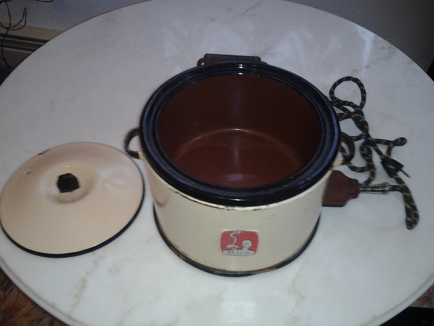 1930s Art Deco Nesco Casserole Crock Pot with Deco Handle & Original