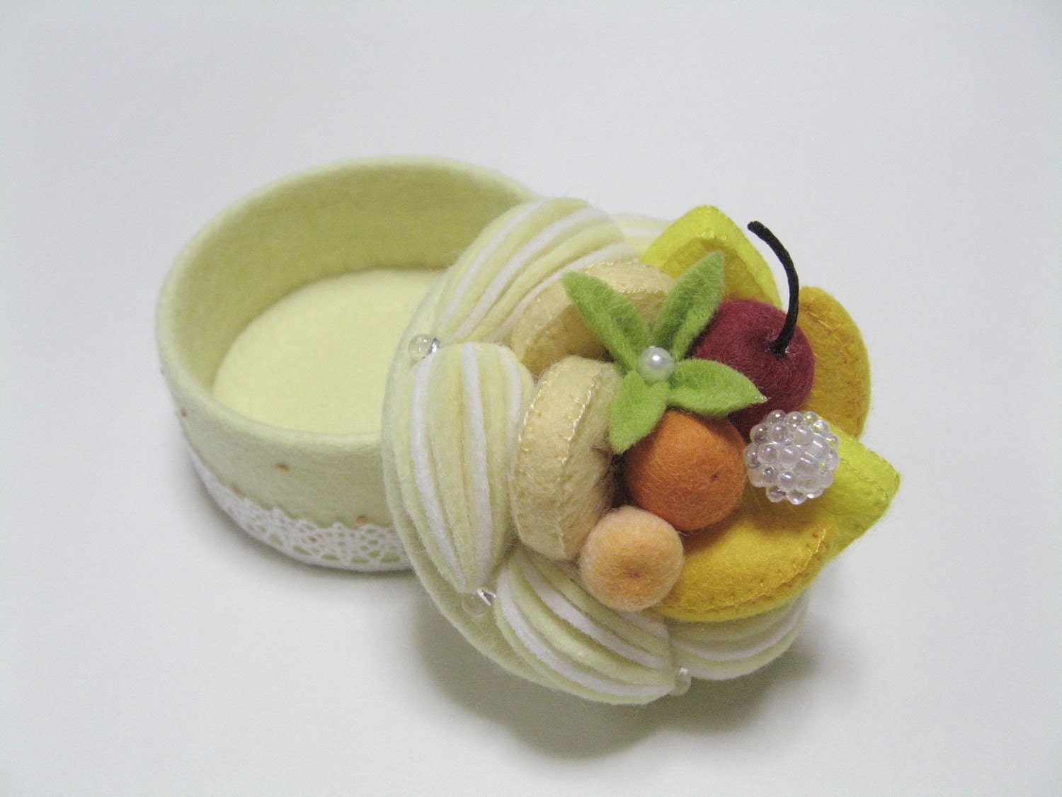 Felt Ring Holder Unique Ring Box Tiny Jewelry Box Felt by yecco