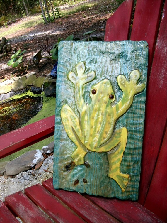 Tree Frog 19 hand painted chainsaw wooden frog carving