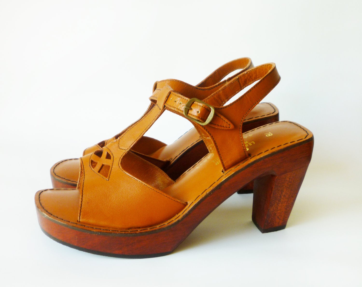 70s Wooden Platform Sandals Heel Leather Vintage by OnceMetVintage