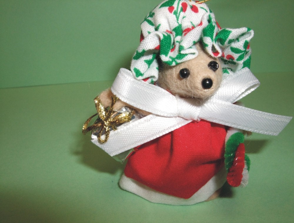 Free Shipping ) Kristen a handmade Christmas Mouse Ornament Great for Mice Rat Rodent Collector Animal lover By Country Mouse Inn ( 181 )