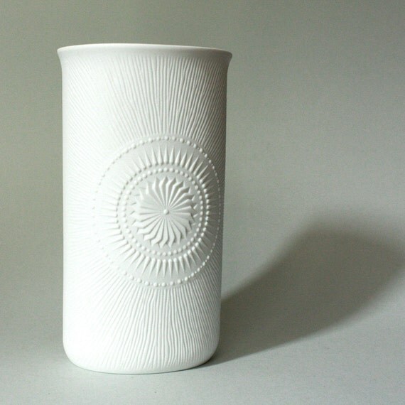 Op Art White Matte Porcelain Vase Sunburst AK