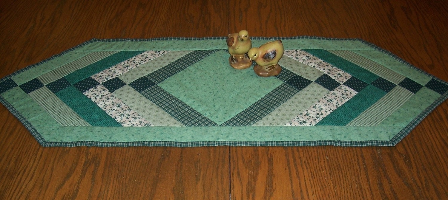 classic-green-quilt-as-you-go-table-runner