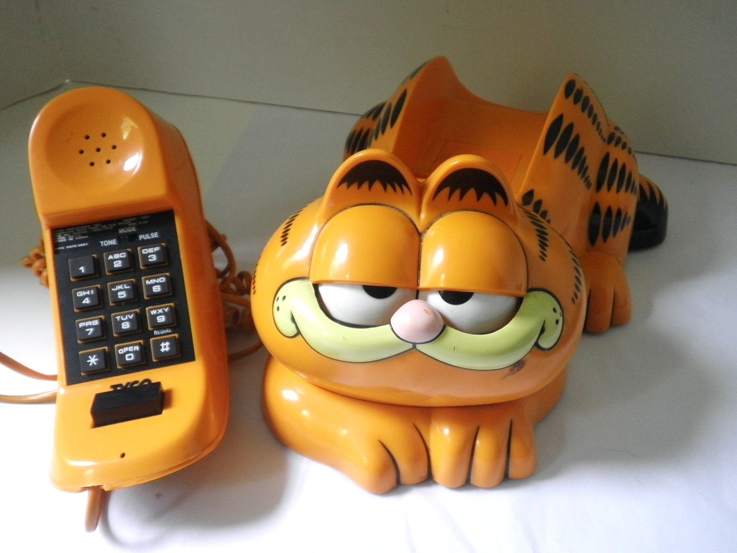 Cute Garfield Cat Desk Phone