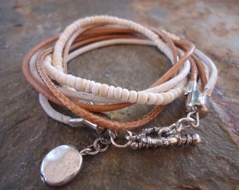 MEXCLA IN CAMEL Leather wrap bracelet and coco pearls
