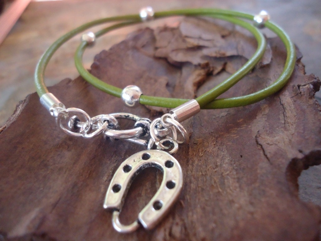 GREEN LUCKY HORSESHOE leather wrap bracelet & by AsaiBolivien