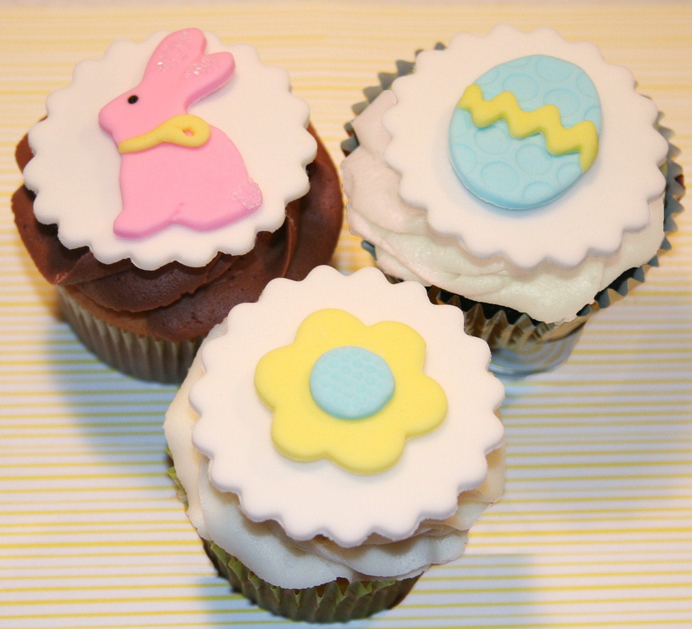 Fondant cupcake Topper Easter Spring