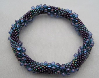 Bead Crochet Bangle Pattern: Drops Traveling in Reverse