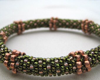 Bead Crochet Bangle Pattern: Circles and Lines