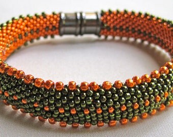 Bead Crochet Bangle Pattern: Lots of Dots Bead Crochet Pattern