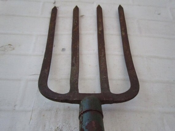 Vintage Farm Pitchfork with Handle