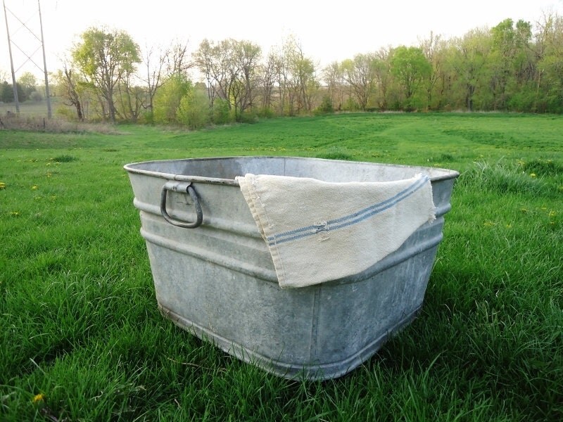 Vintage Large Galvanized Wash Tub