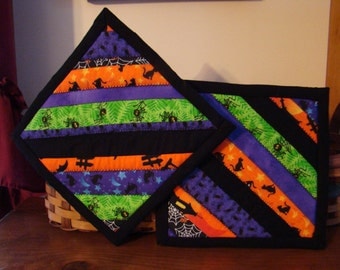 2 Scrappy Quilted Halloween Pot Holders