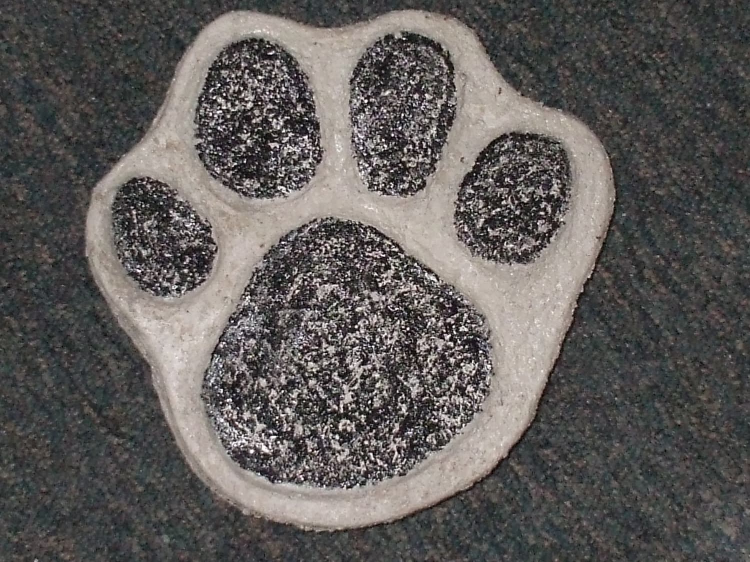 Blackpadded Paw Print Pet Memorial Stepping Stone