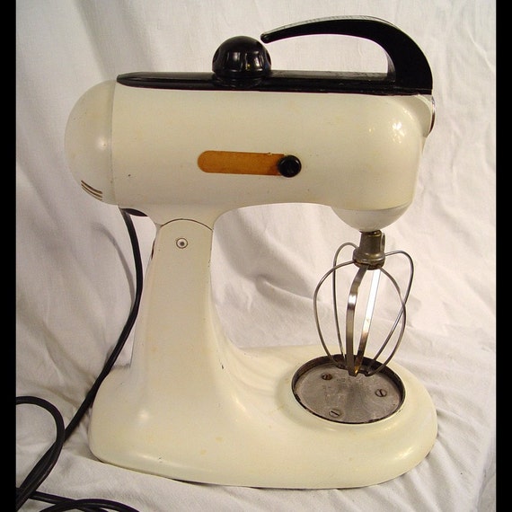 Vintage 1940s Kitchenaid 3B 10 Speed Stand Mixer with Whip